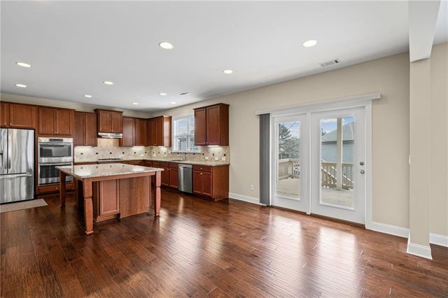 501 La Perla Drive, Sugar Hill, GA 30518