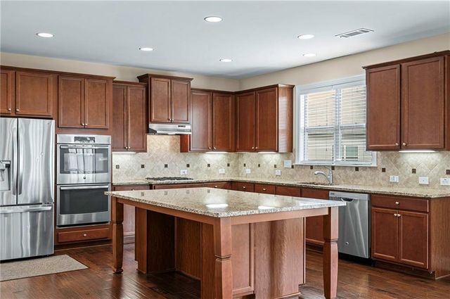 501 La Perla Drive, Sugar Hill, GA 30518