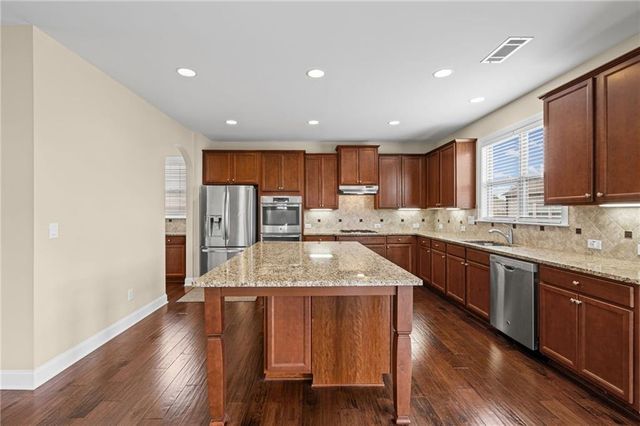 501 La Perla Drive, Sugar Hill, GA 30518