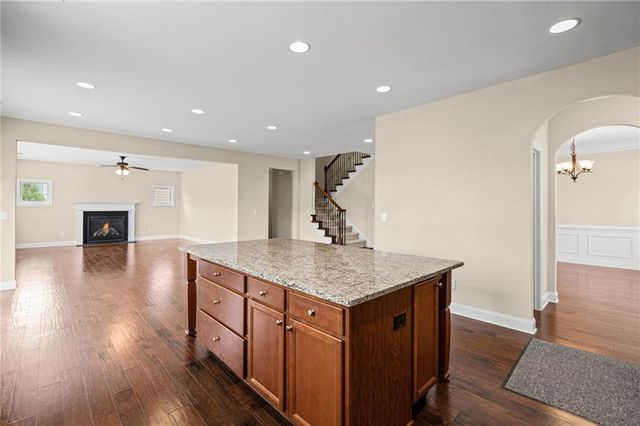 501 La Perla Drive, Sugar Hill, GA 30518