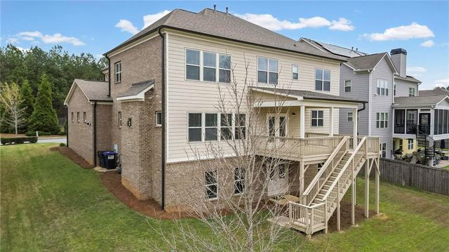 501 La Perla Drive, Sugar Hill, GA 30518