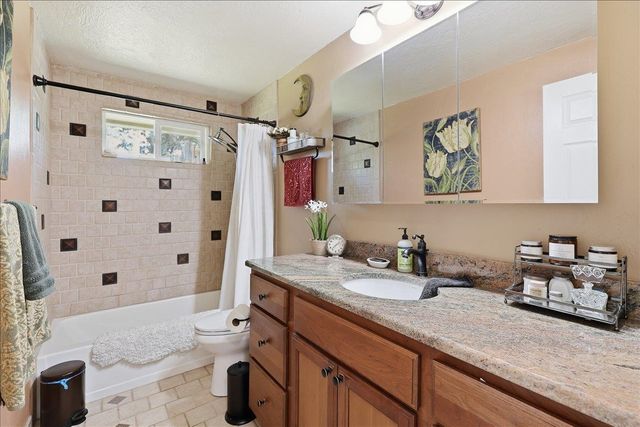 11462 W Tamarac Ln, Nine Mile Falls, WA 99026