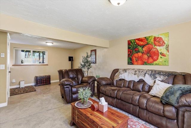 11462 W Tamarac Ln, Nine Mile Falls, WA 99026