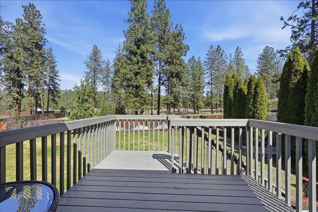 11462 W Tamarac Ln, Nine Mile Falls, WA 99026