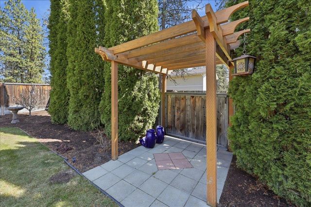 11462 W Tamarac Ln, Nine Mile Falls, WA 99026