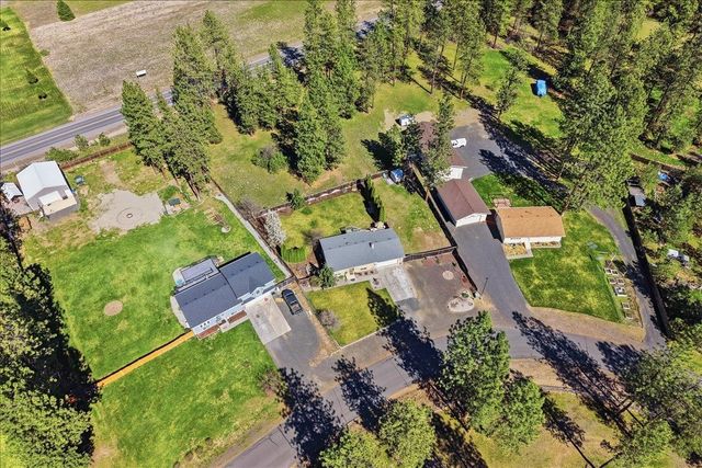 11462 W Tamarac Ln, Nine Mile Falls, WA 99026