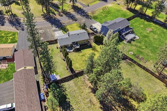 11462 W Tamarac Ln, Nine Mile Falls, WA 99026