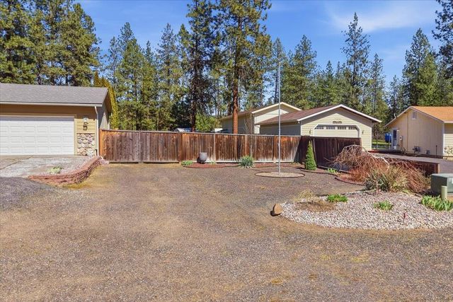11462 W Tamarac Ln, Nine Mile Falls, WA 99026