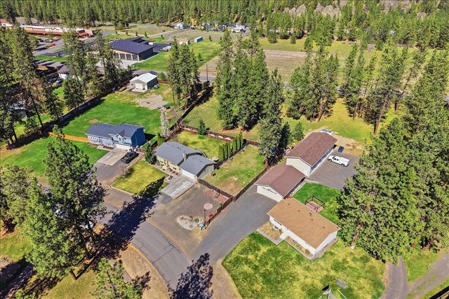 11462 W Tamarac Ln, Nine Mile Falls, WA 99026