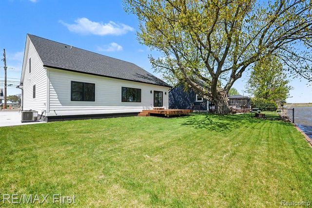 7424 Dyke Road, Clay, MI 48001