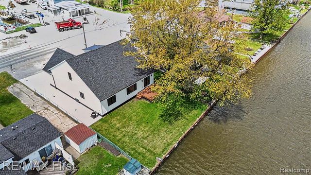 7424 Dyke Road, Clay, MI 48001