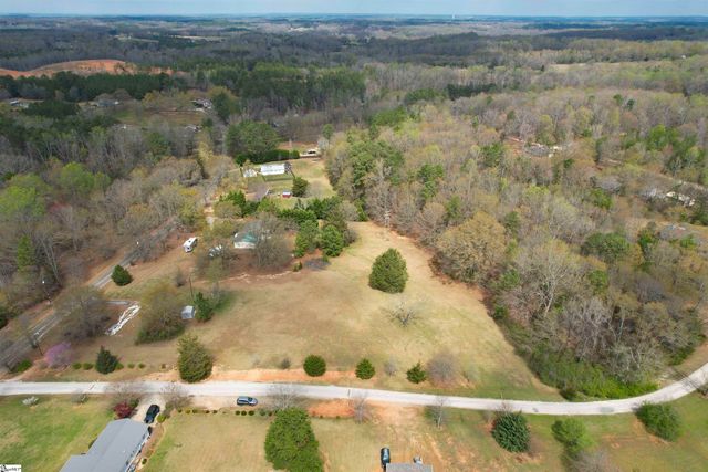 200 Arnold Road, Woodruff, SC 29388
