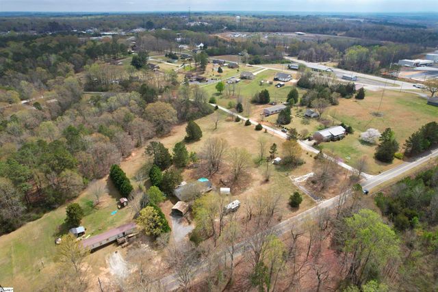 200 Arnold Road, Woodruff, SC 29388