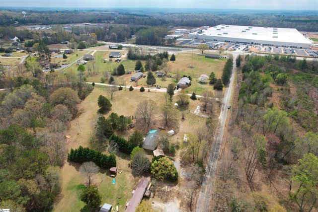 200 Arnold Road, Woodruff, SC 29388