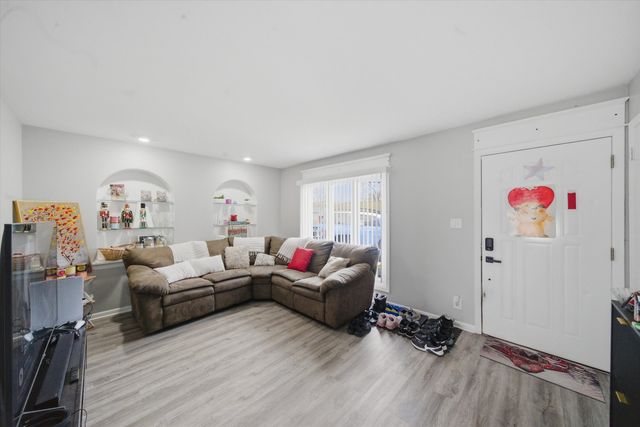 110 Villa Road, Streamwood, IL 60107