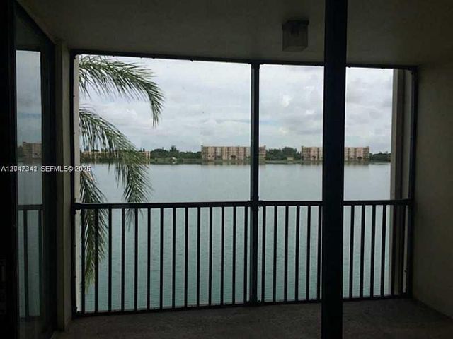 117 Lake Emerald Dr 308, Oakland Park, FL 33309