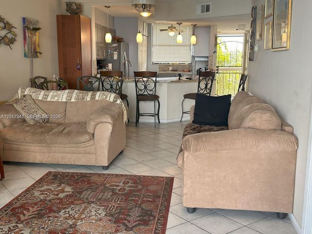 117 Lake Emerald Dr 308, Oakland Park, FL 33309