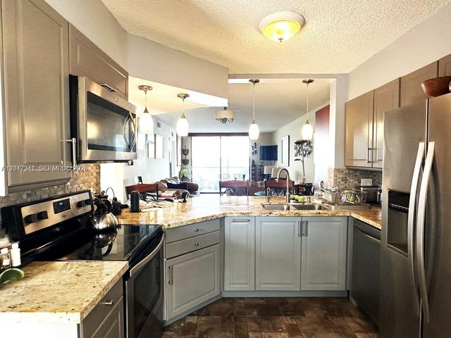 117 Lake Emerald Dr 308, Oakland Park, FL 33309