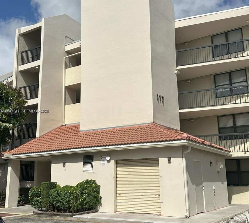 117 Lake Emerald Dr 308, Oakland Park, FL 33309