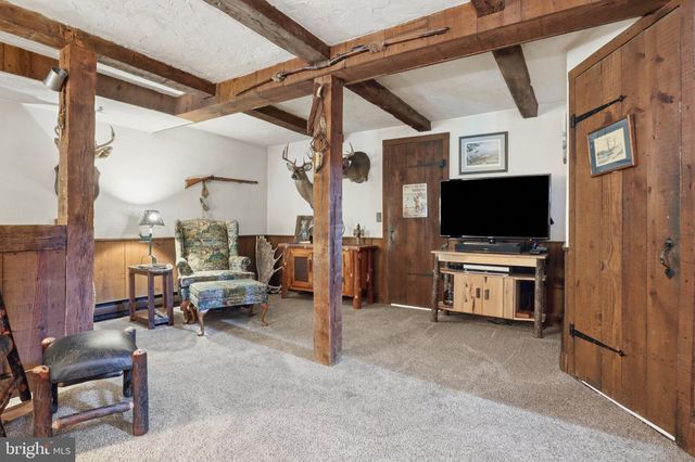 2381 RIDGE RD, Glenville, PA 17329