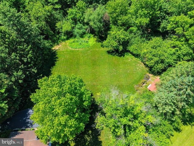 2381 RIDGE RD, Glenville, PA 17329