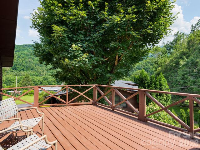 85 Hillcrest Road, Maggie Valley, NC 28751