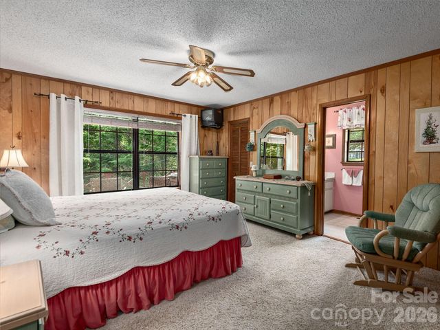 85 Hillcrest Road, Maggie Valley, NC 28751