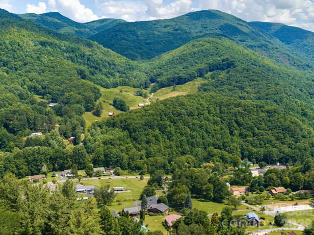 85 Hillcrest Road, Maggie Valley, NC 28751