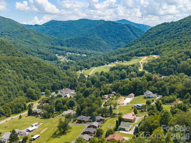 85 Hillcrest Road, Maggie Valley, NC 28751