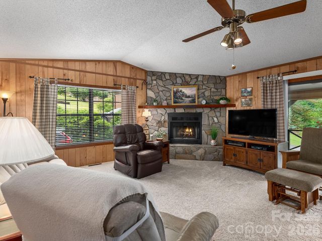 85 Hillcrest Road, Maggie Valley, NC 28751