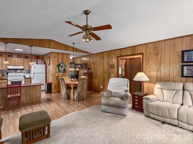 85 Hillcrest Road, Maggie Valley, NC 28751