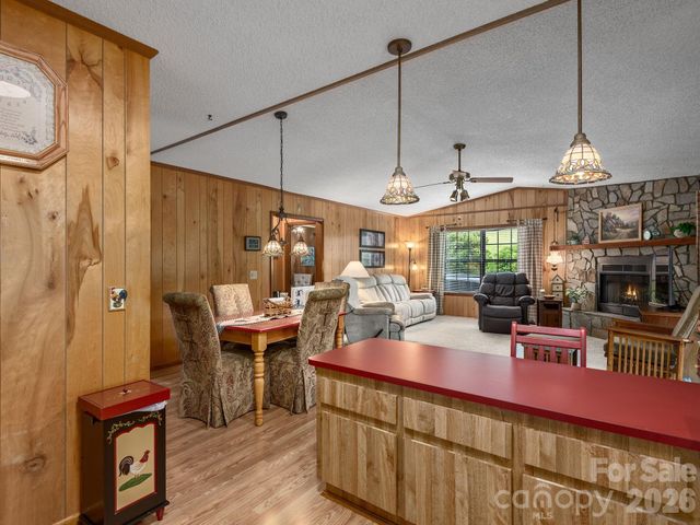 85 Hillcrest Road, Maggie Valley, NC 28751
