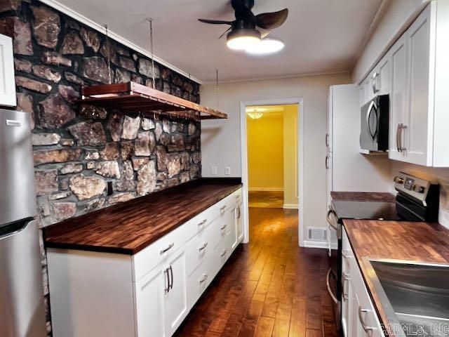 18 S Badalona Drive, Hot Springs Village, AR 71909