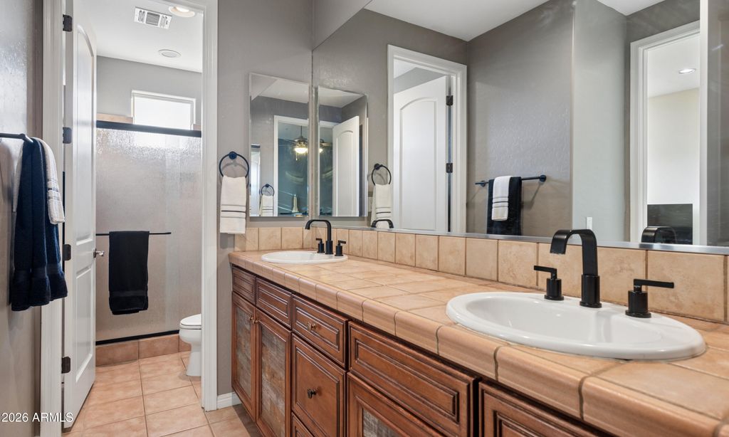 Image 31 of property listing at 1708 W Parnell Drive, Phoenix, AZ 85085