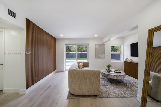 3056 NE 14th Ave, Oakland Park, FL 33334