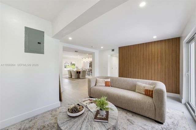 3056 NE 14th Ave, Oakland Park, FL 33334