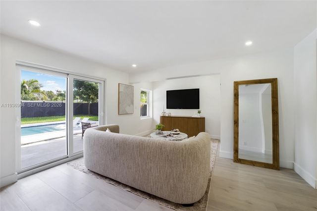 3056 NE 14th Ave, Oakland Park, FL 33334