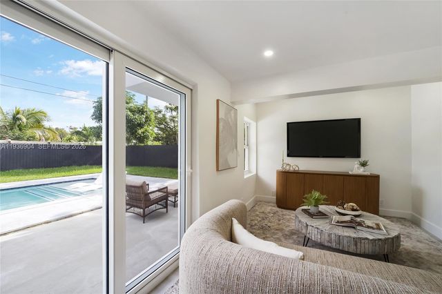 3056 NE 14th Ave, Oakland Park, FL 33334