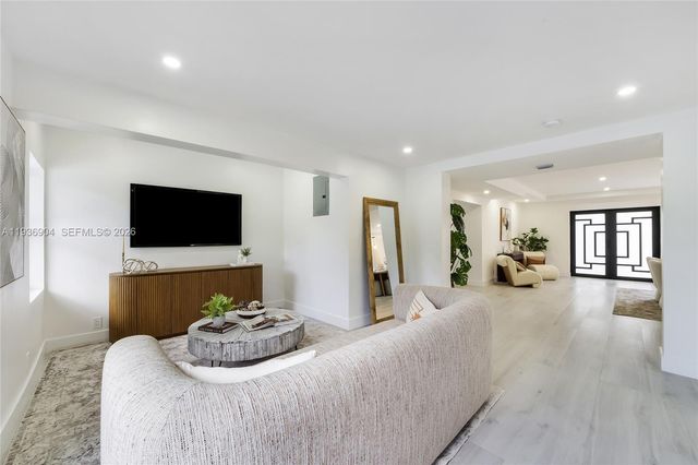 3056 NE 14th Ave, Oakland Park, FL 33334