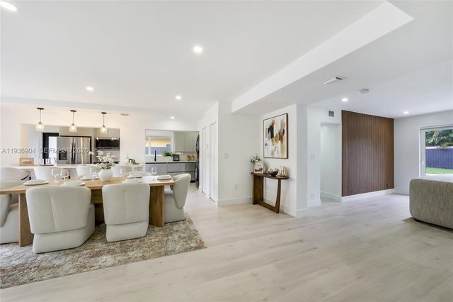 3056 NE 14th Ave, Oakland Park, FL 33334