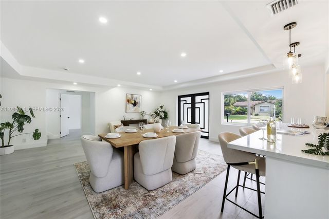 3056 NE 14th Ave, Oakland Park, FL 33334