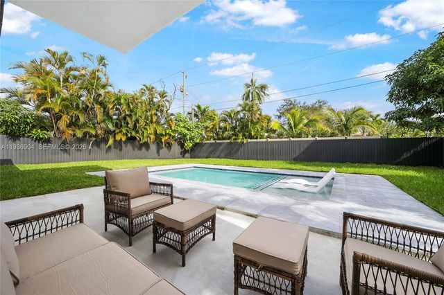 3056 NE 14th Ave, Oakland Park, FL 33334