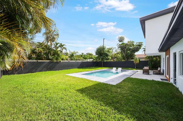 3056 NE 14th Ave, Oakland Park, FL 33334