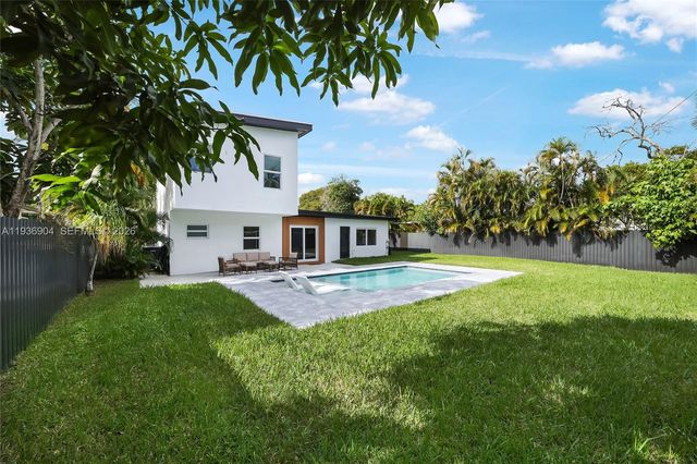 3056 NE 14th Ave, Oakland Park, FL 33334