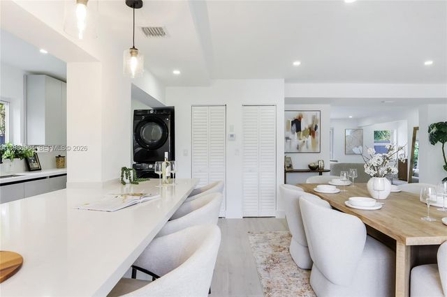 3056 NE 14th Ave, Oakland Park, FL 33334