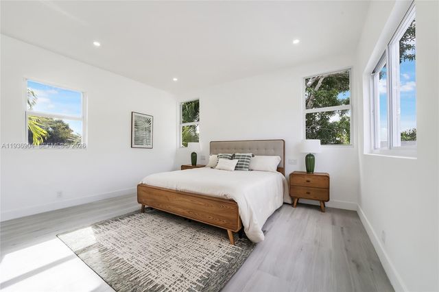 3056 NE 14th Ave, Oakland Park, FL 33334