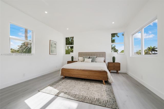 3056 NE 14th Ave, Oakland Park, FL 33334