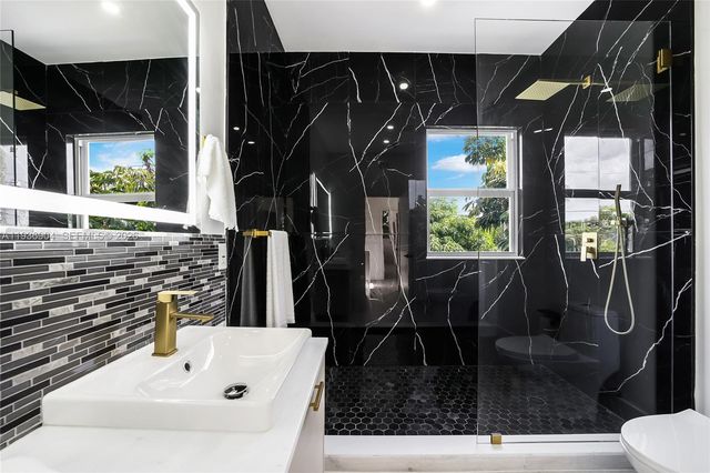 3056 NE 14th Ave, Oakland Park, FL 33334