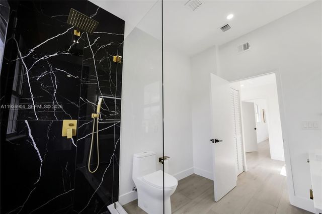 3056 NE 14th Ave, Oakland Park, FL 33334