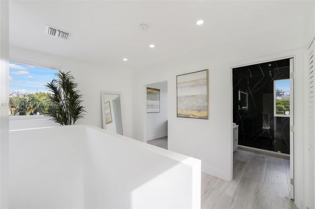 3056 NE 14th Ave, Oakland Park, FL 33334